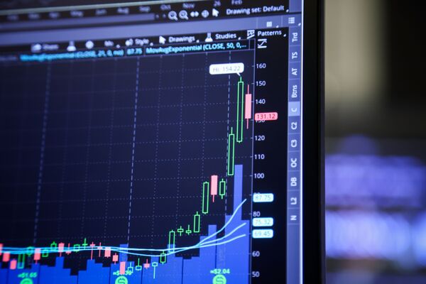 Traders At The New York Stock Exchange As Stocks Fall As Oil Surge Boosts Treasury Yields