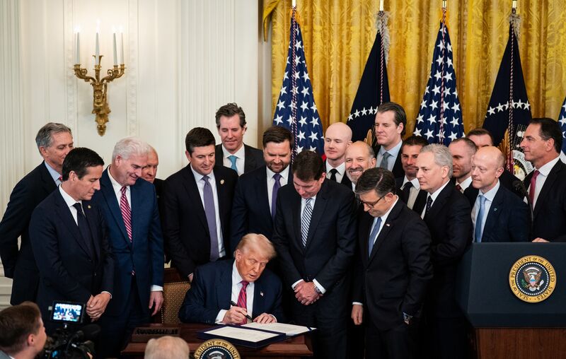 relates to ステーブルコイン法が成立、トランプ氏署名－「ドルの地位守る」