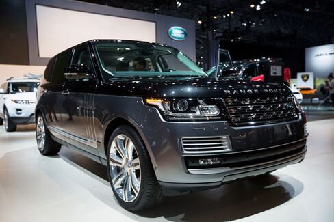 The new Range Rover will make a cameo in the impending James Bond flick, Spectre.