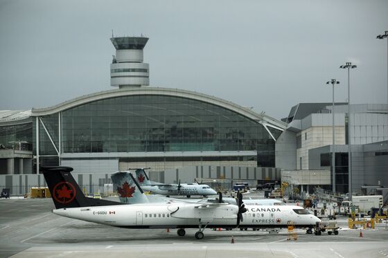 Air Canada Pleads With Trudeau for Plan to Ease Travel Rules