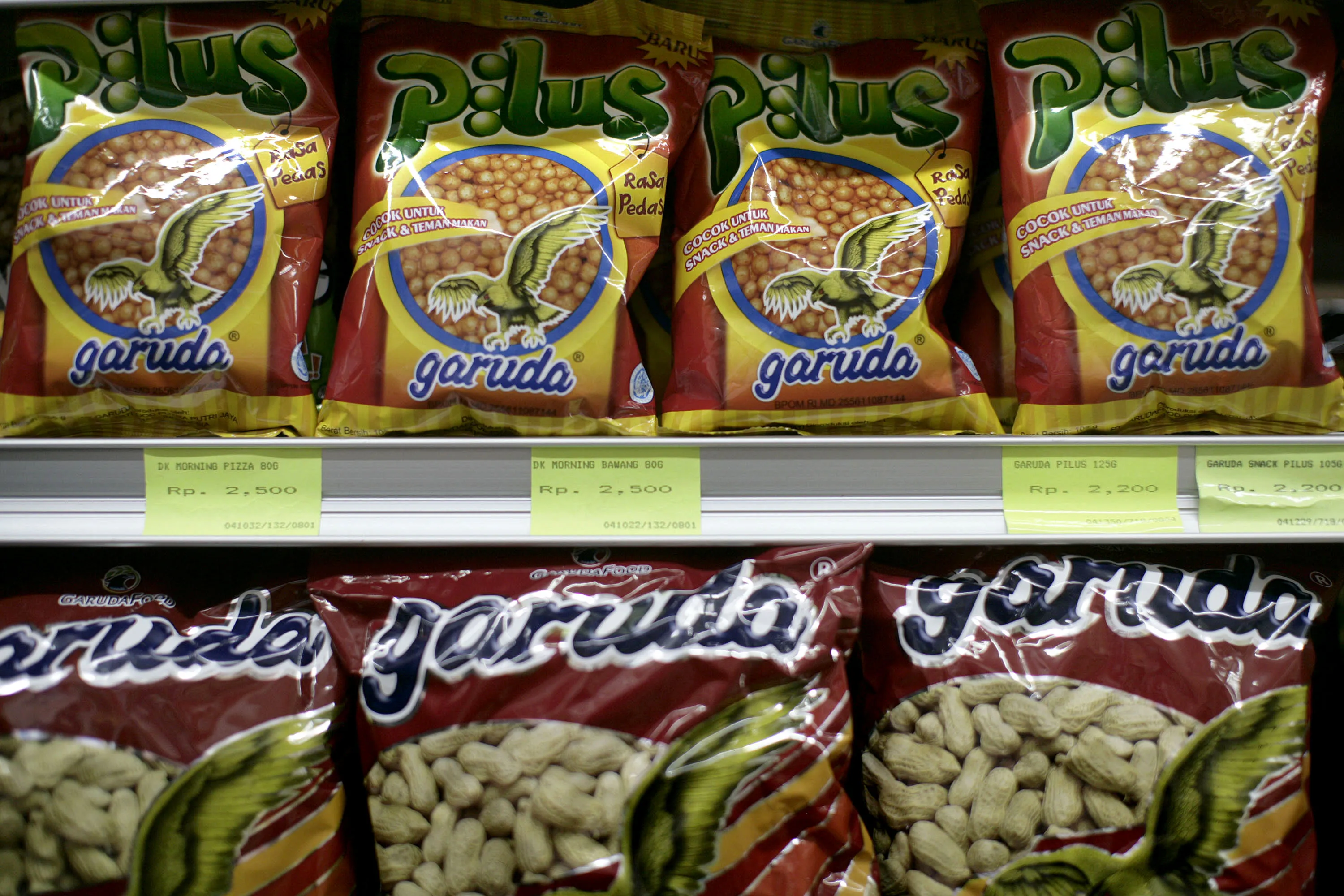 Snack food items&nbsp;made Garuda Foods Putra Putri at a supermarket in Jakarta.