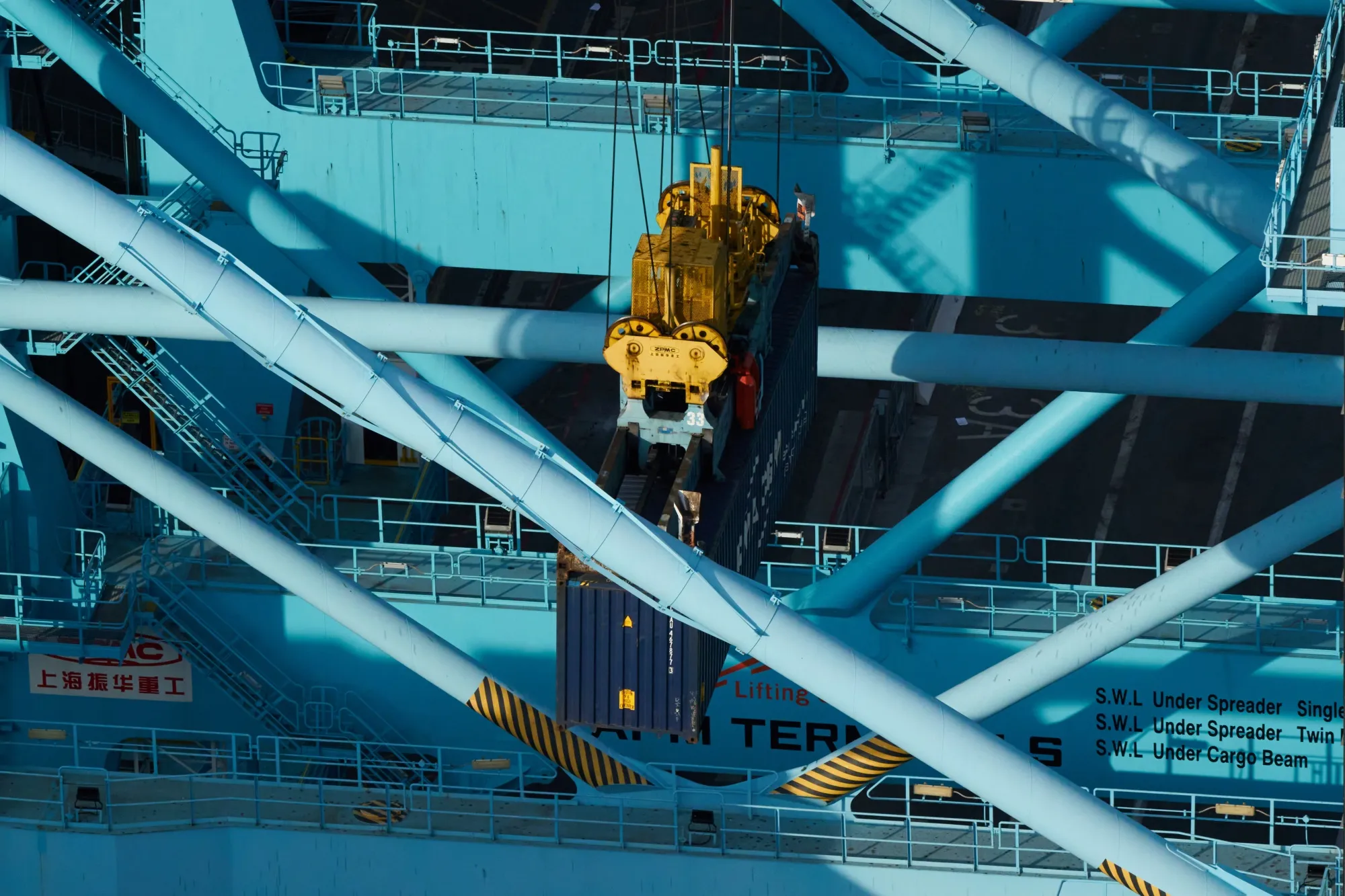 U.S. merchandise&nbsp;imports&nbsp;decreased 5% from the prior month.