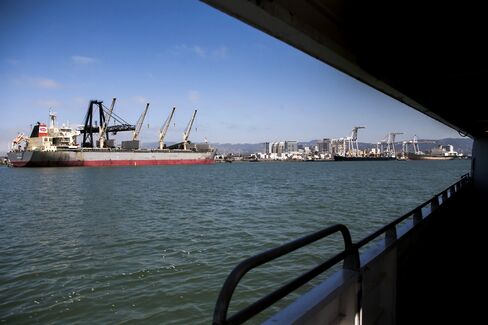 Economy in U.S. Expanded at Revised 0.4% Pace in Fourth Quarter