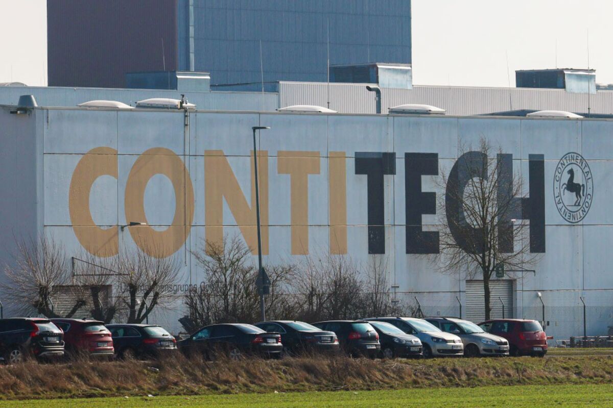 Lone Star Said to Lead Bidding for Continental’s Industrial Unit
