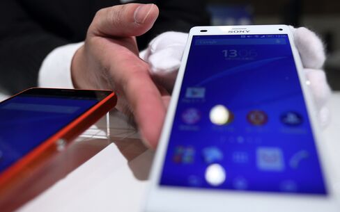 NTT Docomo Inc. President Kaoru Kato Unveils New Smartphones