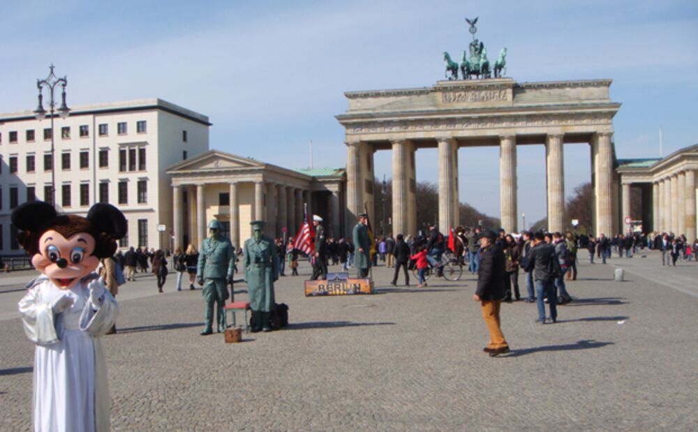 Say Goodbye To The Costumed Performers At Berlin S Brandenburg Gate Bloomberg