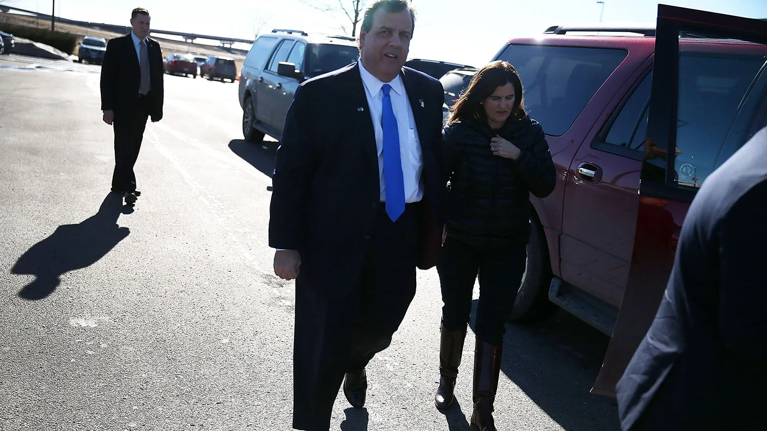 New Jersey Governor Chris Christie and his wife, Mary Pat Christie, arrive for a campaign event on Jan. 31, 2016, in Council Bluffs, Iowa.
