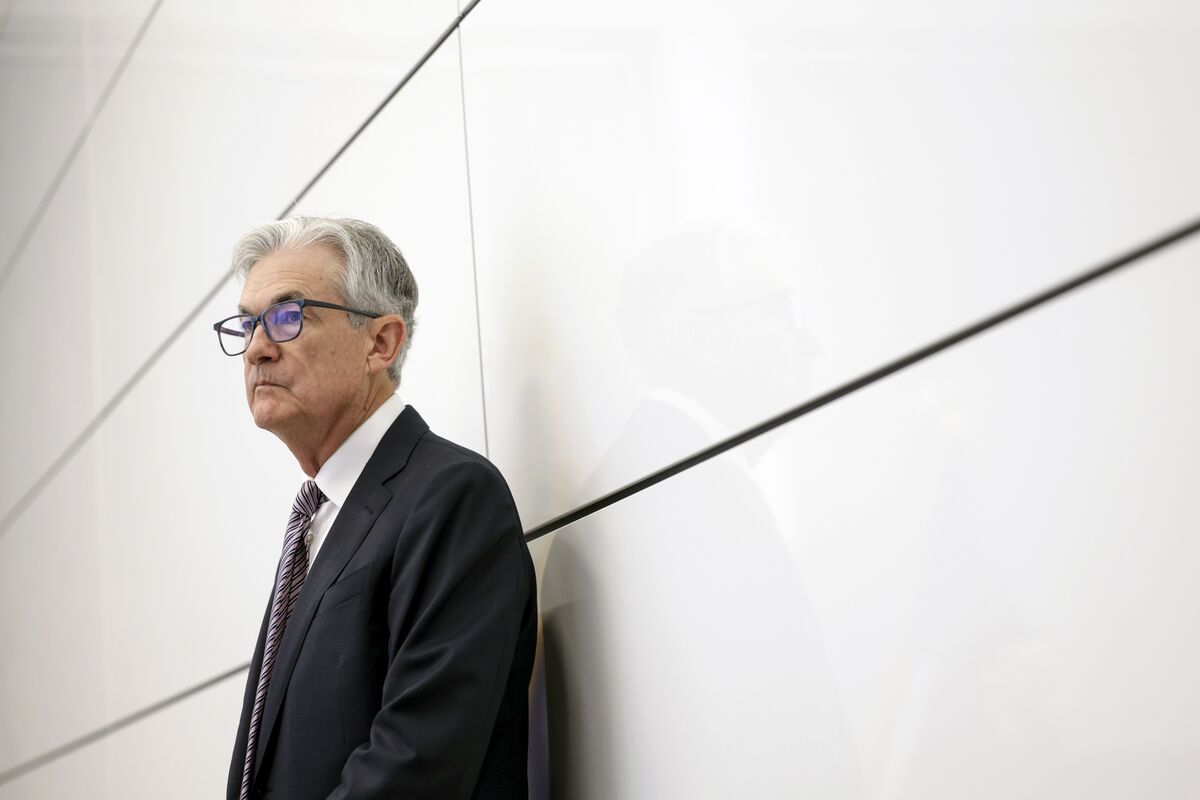 🟪"Navigare nel Campo Minato della Politica Monetaria: Le Sfide della Banca Centrale"