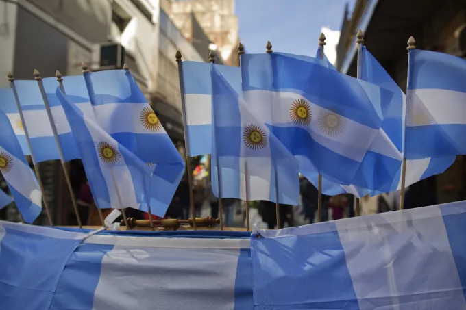 Argentine Bonds Gain as Primary Indicates Chance of Runoff