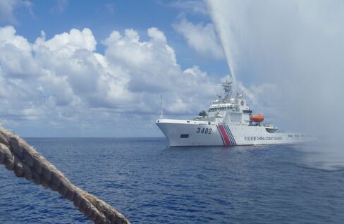 A Chinese Coast Guard vessel confronts a Philippine fishing boat off Scarborough Shoal in September 2015.