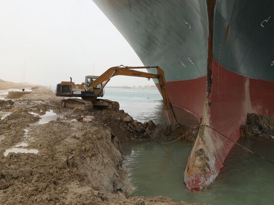 Suez Snarl Seen Halting $9.6 Billion a Day of Ship Traffic