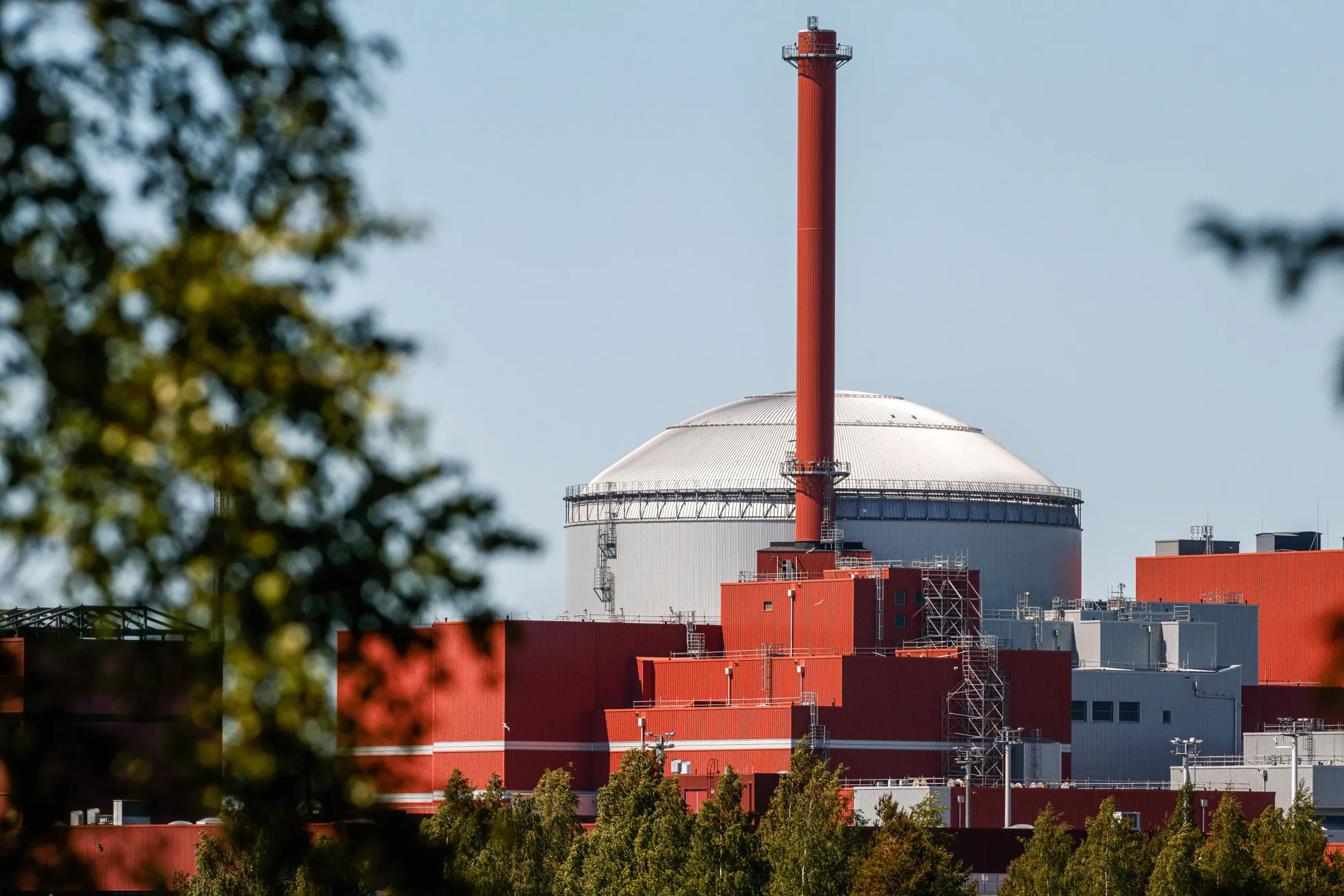 The Olkiluoto-3 nuclear reactor, operated by Teollisuuden Voima Oyj, went offline during testing in the afternoon, according to regulatory filings with the Nord Pool exchange.&nbsp;