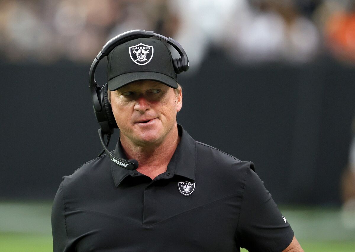 Raiders coach resigns after misogynistic and homophobic emails revealed