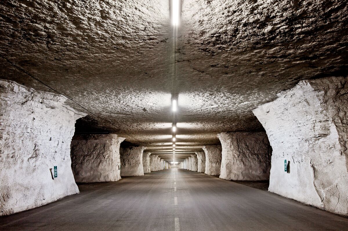 Ford garde son surplus de véhicules dans une grotte de 270 millions d'années. 1200x-1