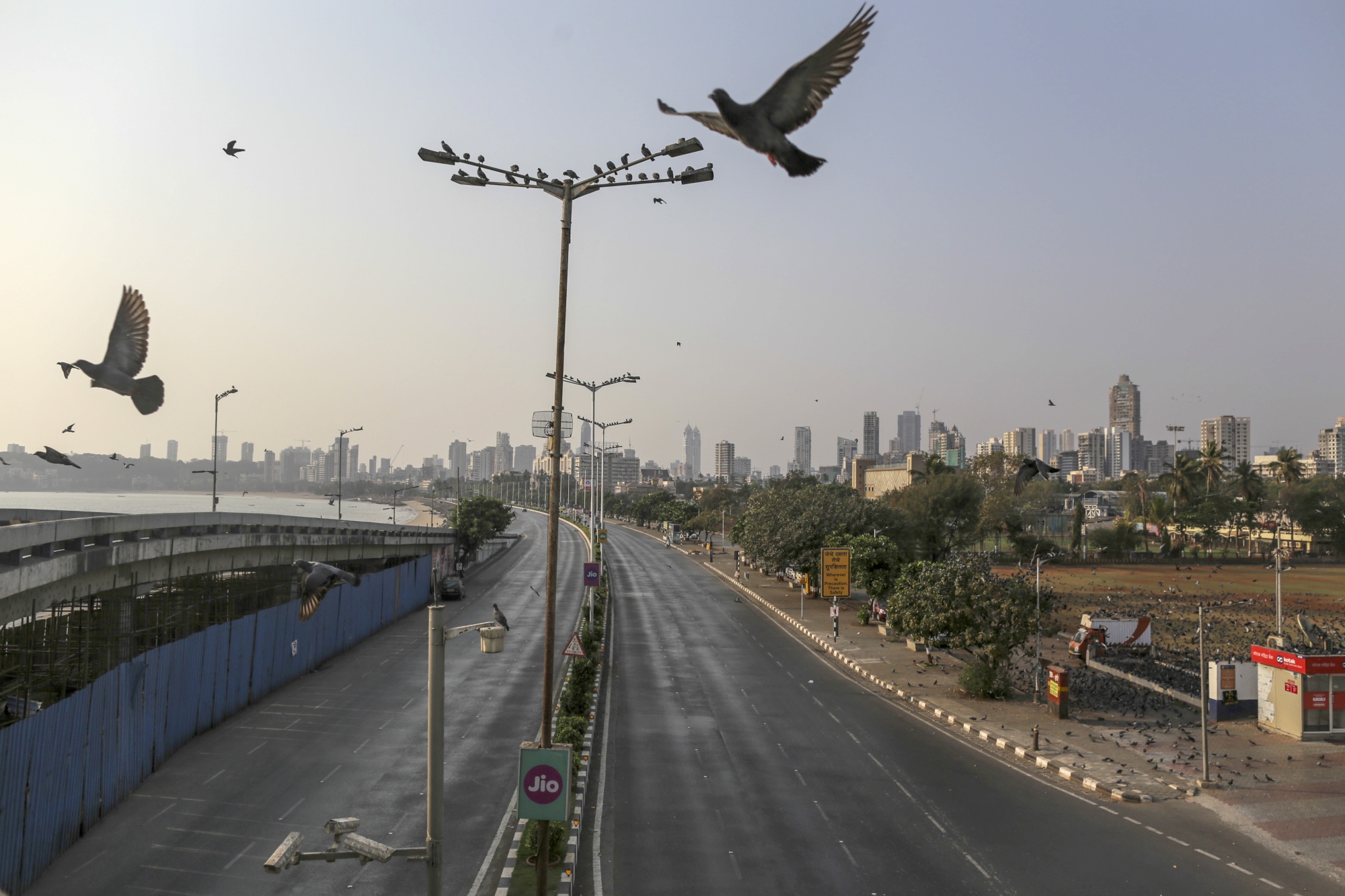 Modi Announces 21-Day National Lockdown as India Battles Virus