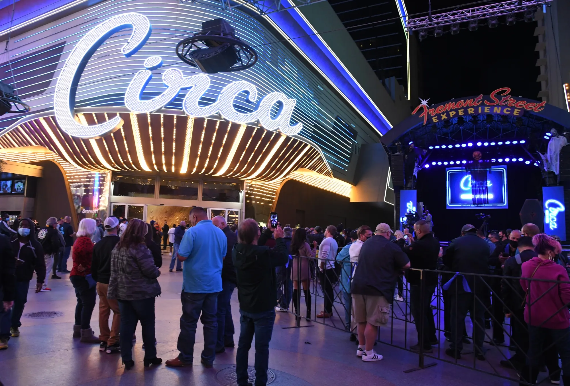 Vegas Casino Owner Offers Canadians Currency Deal to Lure Guests - Bloomberg