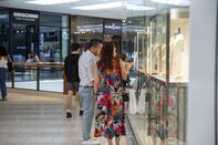 relates to 訪米観光客、ショッピング控えめ－インフレが宿泊・飲食費押し上げ
