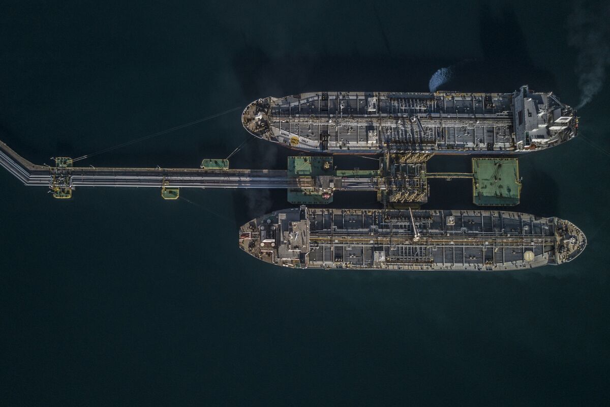 bloomberg.com - Mariana Durao - Petrobras Output Hits Record as Iran War Jolts Oil Markets