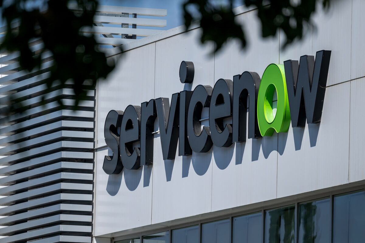 ServiceNow Warns of Software Sector Shakeup During AI Transition