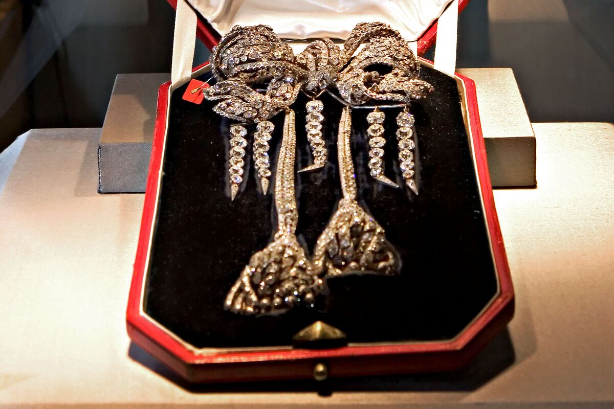 Is There a Price Tag for the Louvre’s Stolen Jewels?