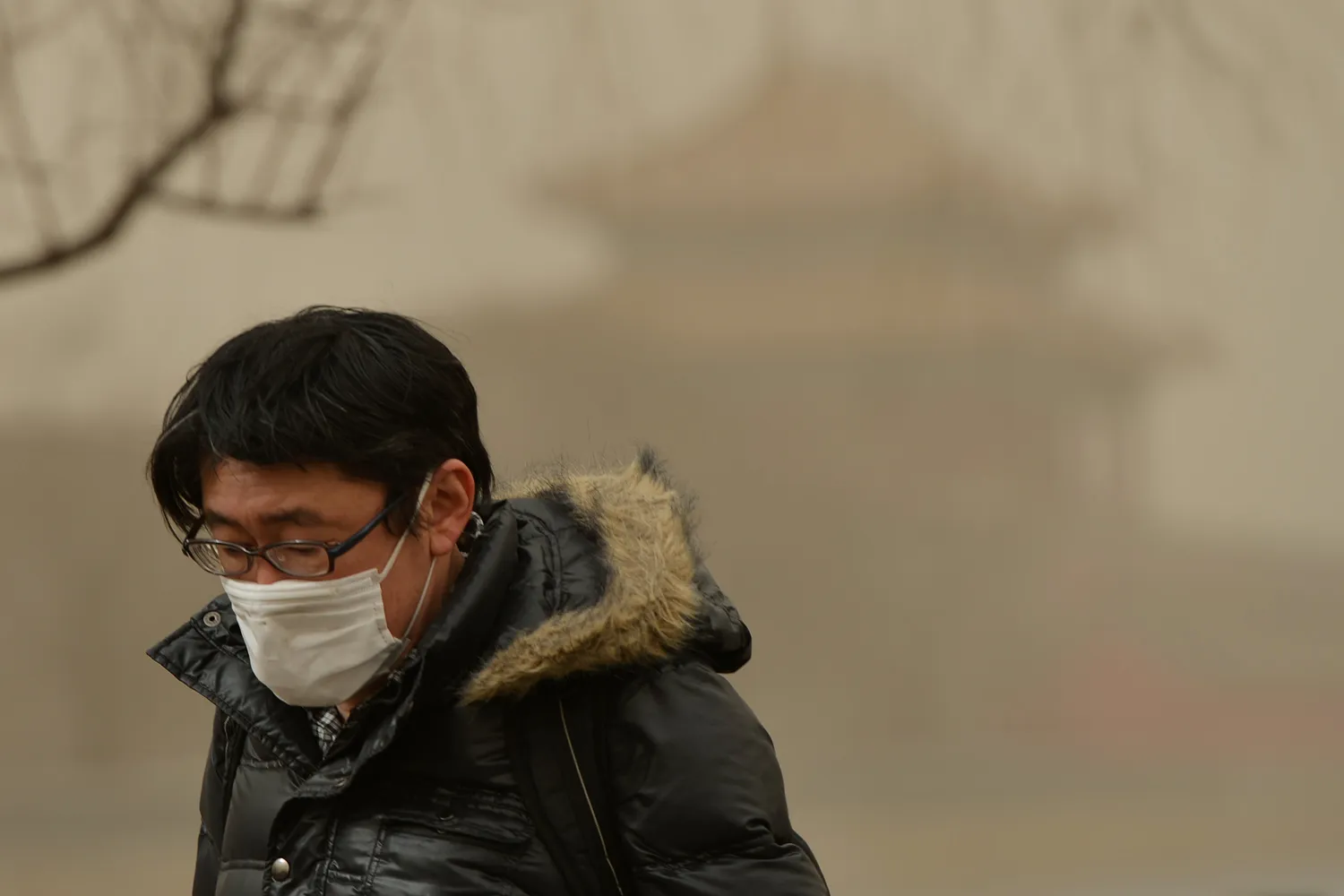 Man wearing a mask to combat the smog in Beijing, China. Photographer: Mark Ralston/AFP via Getty Images