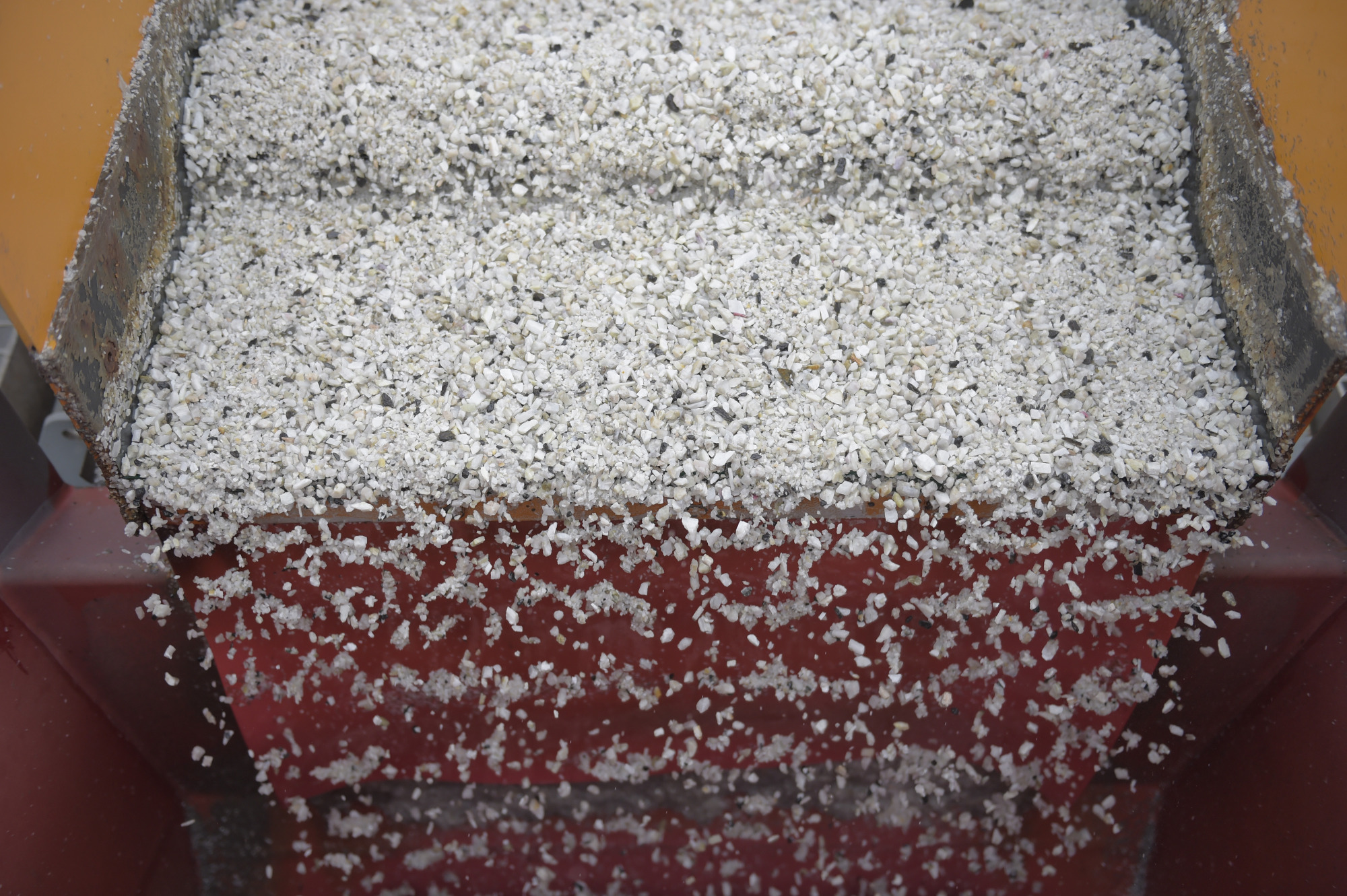 Lithium ore falls through a separation machine during the extraction process at the Bald Hill lithium mine site, co-owned by Tawana Resources Ltd. and Alliance Mineral Assets Ltd., outside of Widgiemooltha, Australia, on Monday, Aug. 6, 2018. Australia's newest lithium exporter Tawana is in talks with potential customers over expansion of its Bald Hill mine and sees no risk of an oversupply that would send prices lower. Photographer: Carla Gottgens/Bloomberg