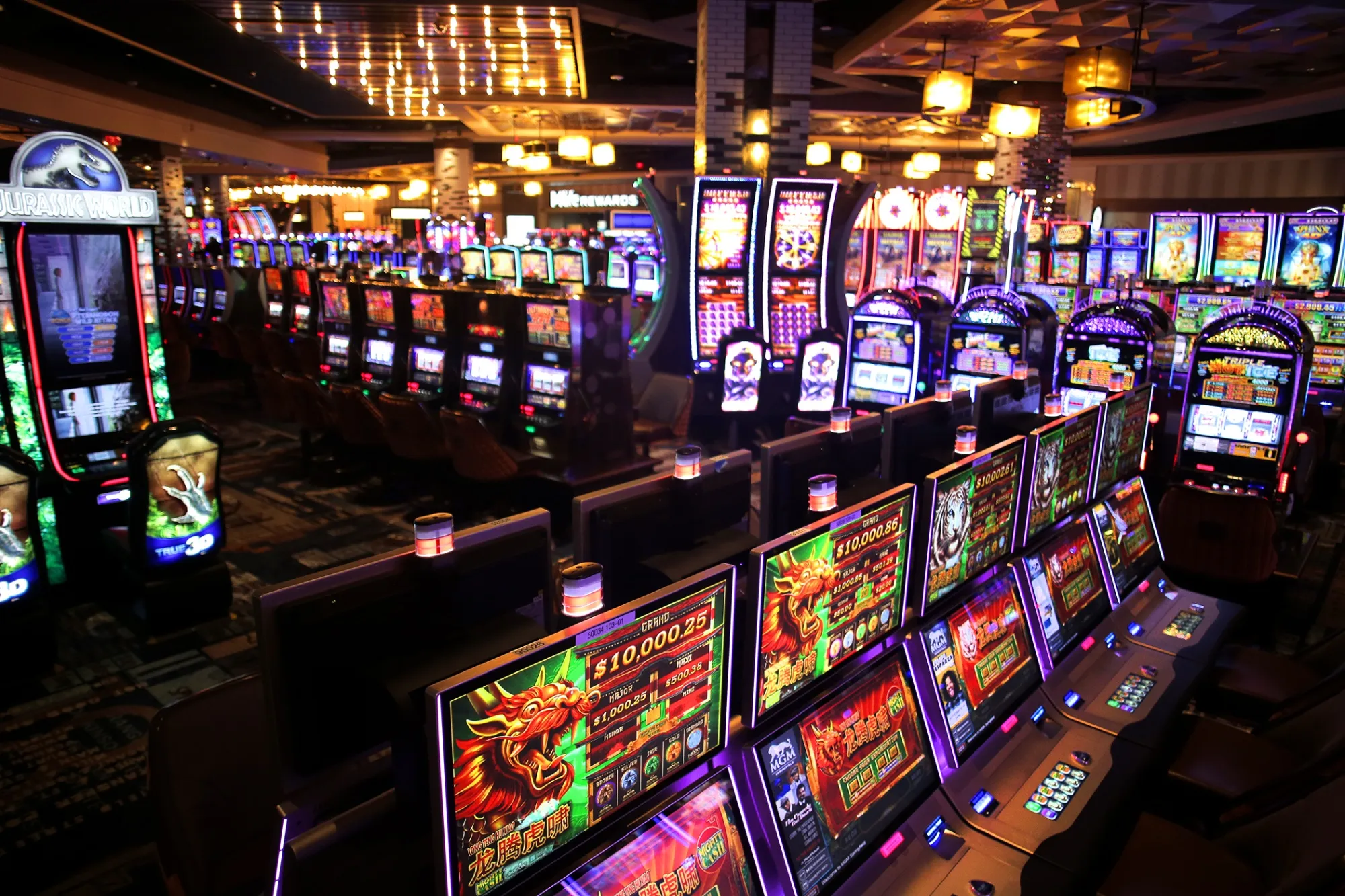 MGM Resorts Explores Sale of Casinos in Ohio and Massachusetts - Bloomberg