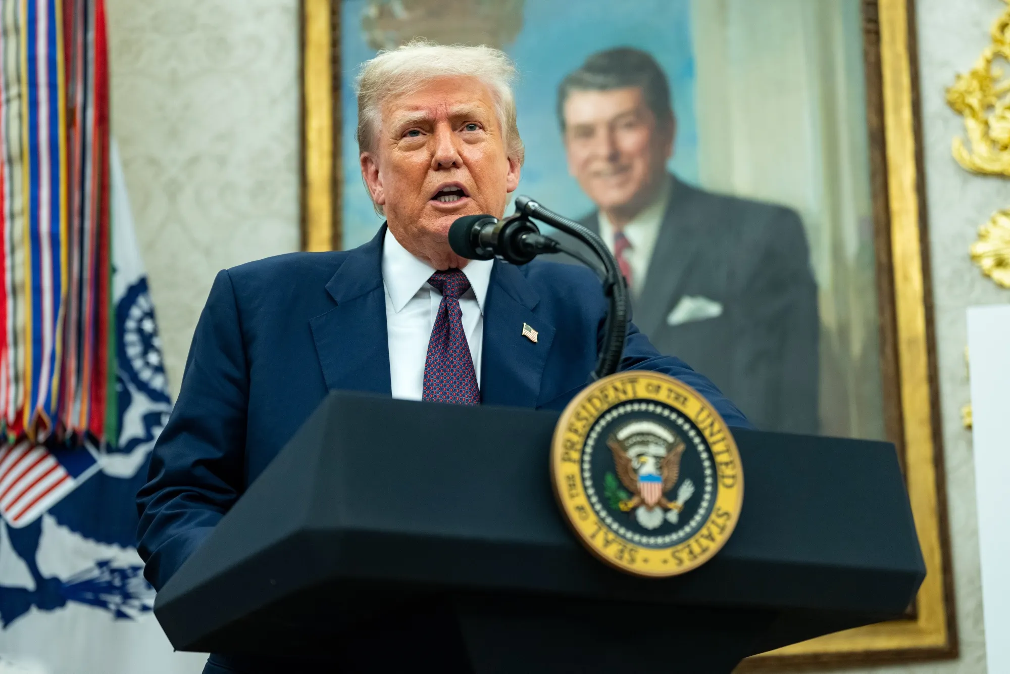 Trump, Apple Announce Fresh $100 Billion US Investment
