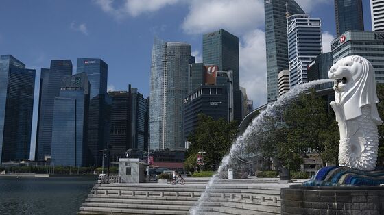 Singapore Signals More Stimulus May Not Help Amid Global Risks