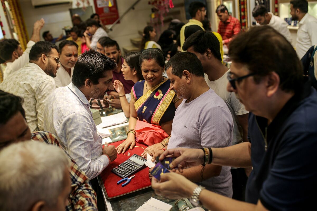 India Restricts Imports of Platinum Jewelry Until Next April