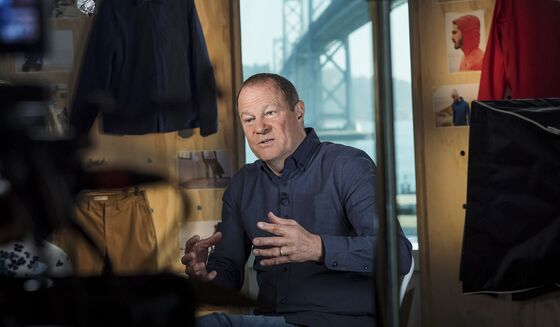 Gap CEO Out, Done In by Fashion Missteps and Fading Brands
