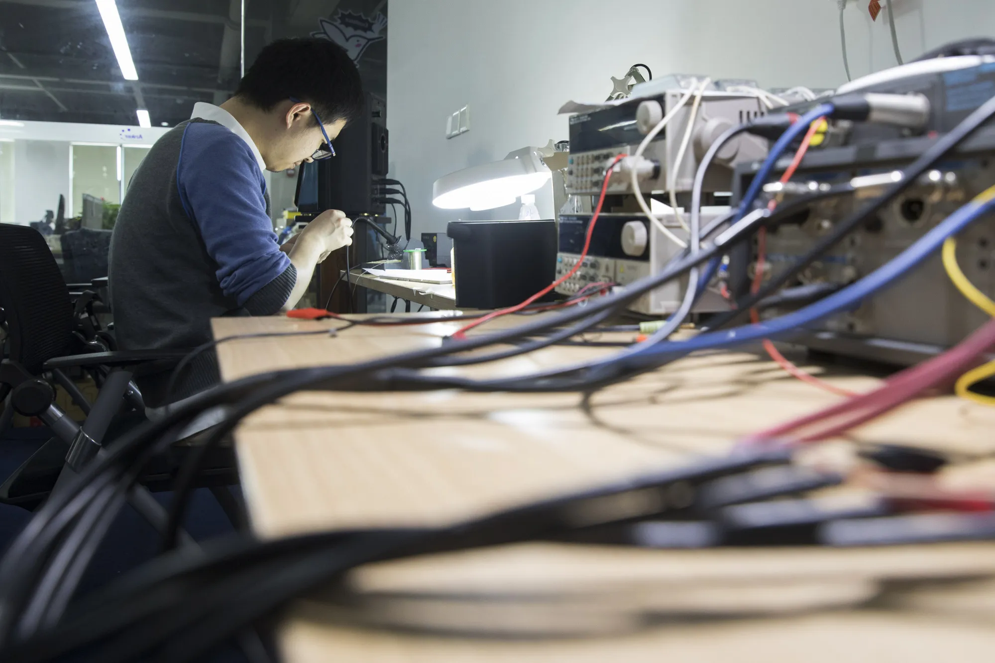 Chinese Phone Charger Giant Has Ambitions Beyond Ruling Amazon - Bloomberg