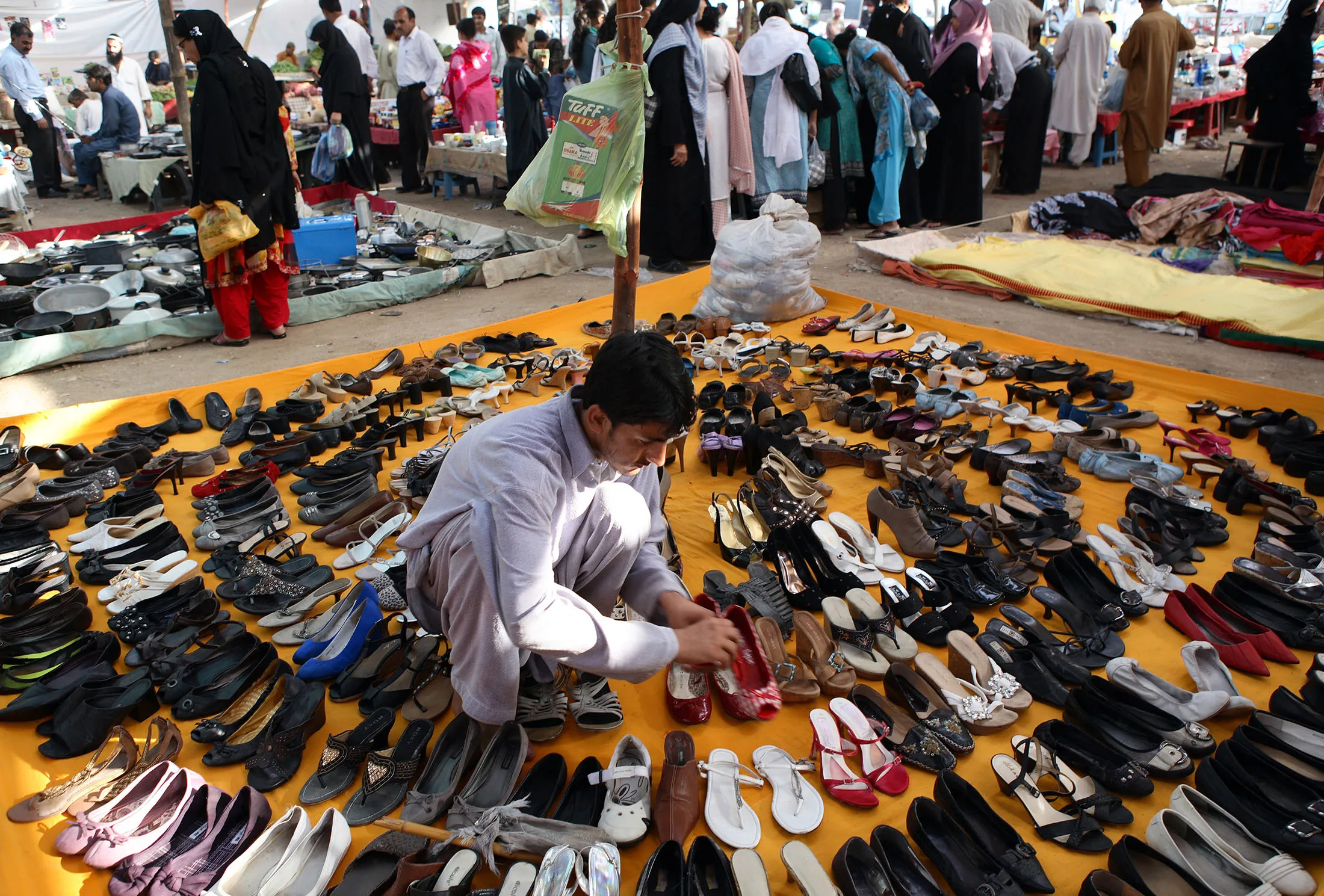 General Economy And Retail Images From Karachi