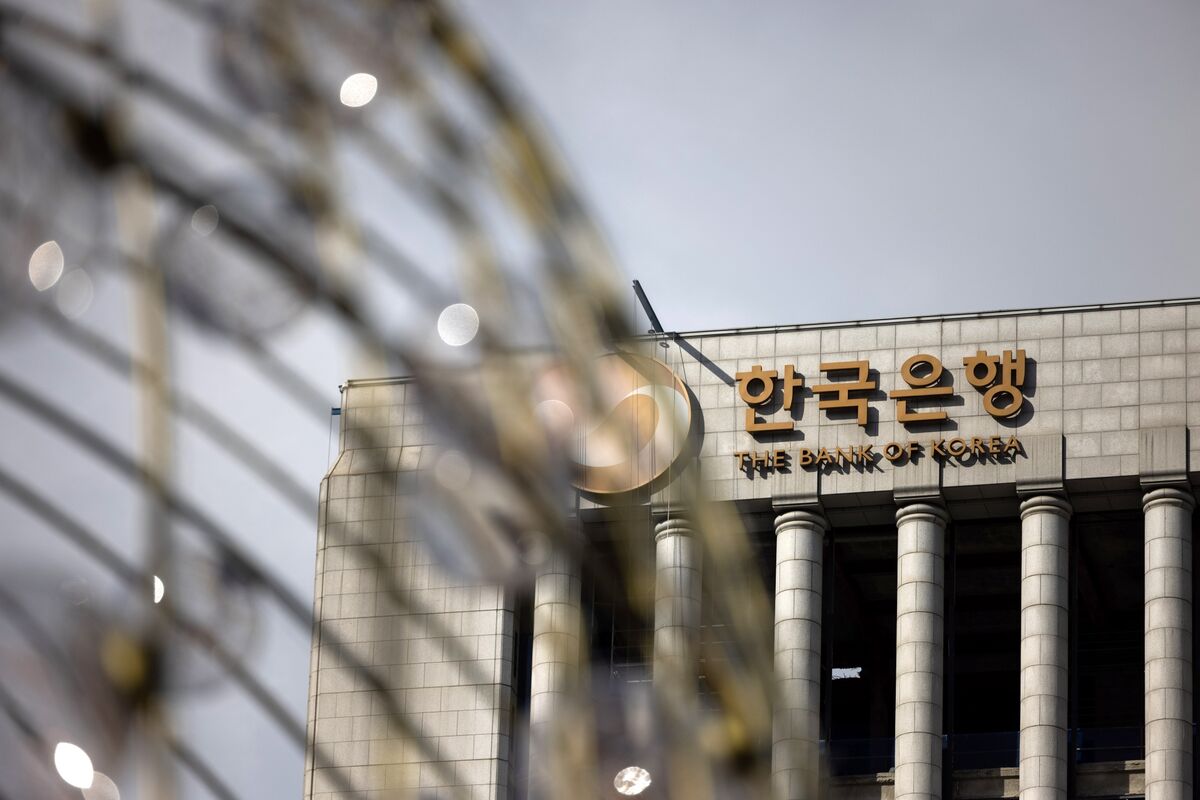 Korea Mobilizes Firms to Boost Fund to Ease Credit Stress
