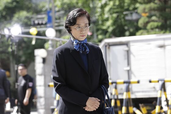 Korean Air CEO's Widow, ‘Nut-Rage’ Daughter Avoid Jail Time for Smuggling Luxury Goods