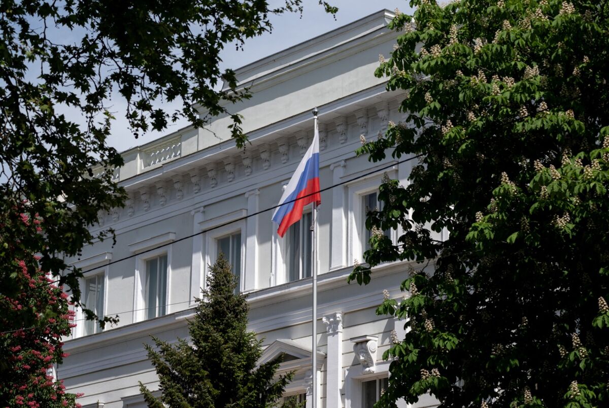 Array of Spy Antennas Prompts Austria to Expel Russian Envoys