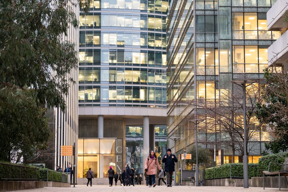 bloomberg.com - William Horobin - Bank of France Sees Sustained Economic Growth in Early 2026