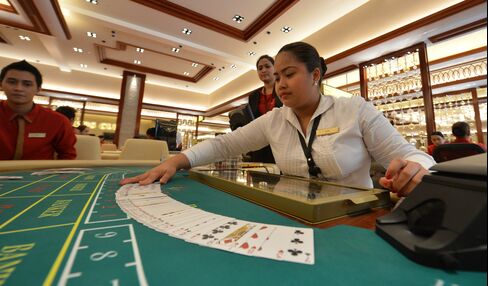 Billionaire Razon’s $1.2 Billion Casino Gets Lead in Manila Hub