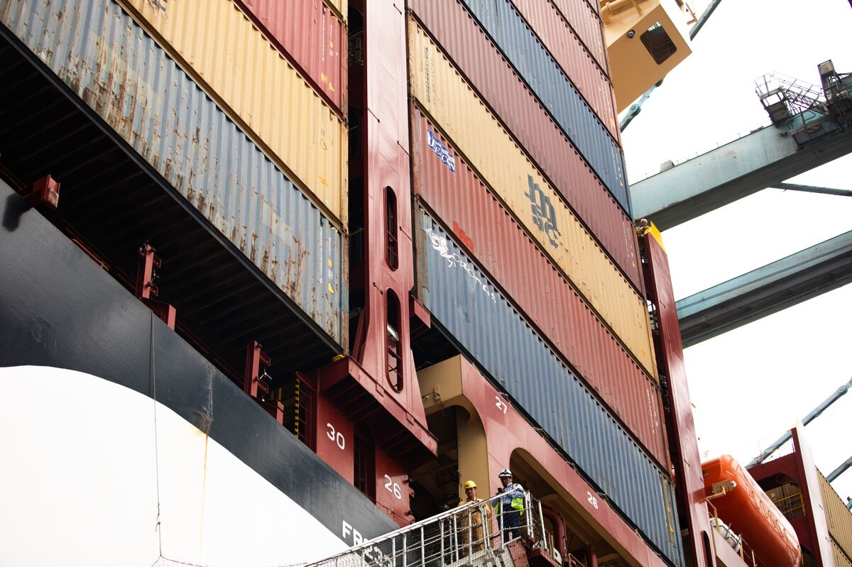 US Struggles to Revive Manufacturing While Downsizing China’s Role