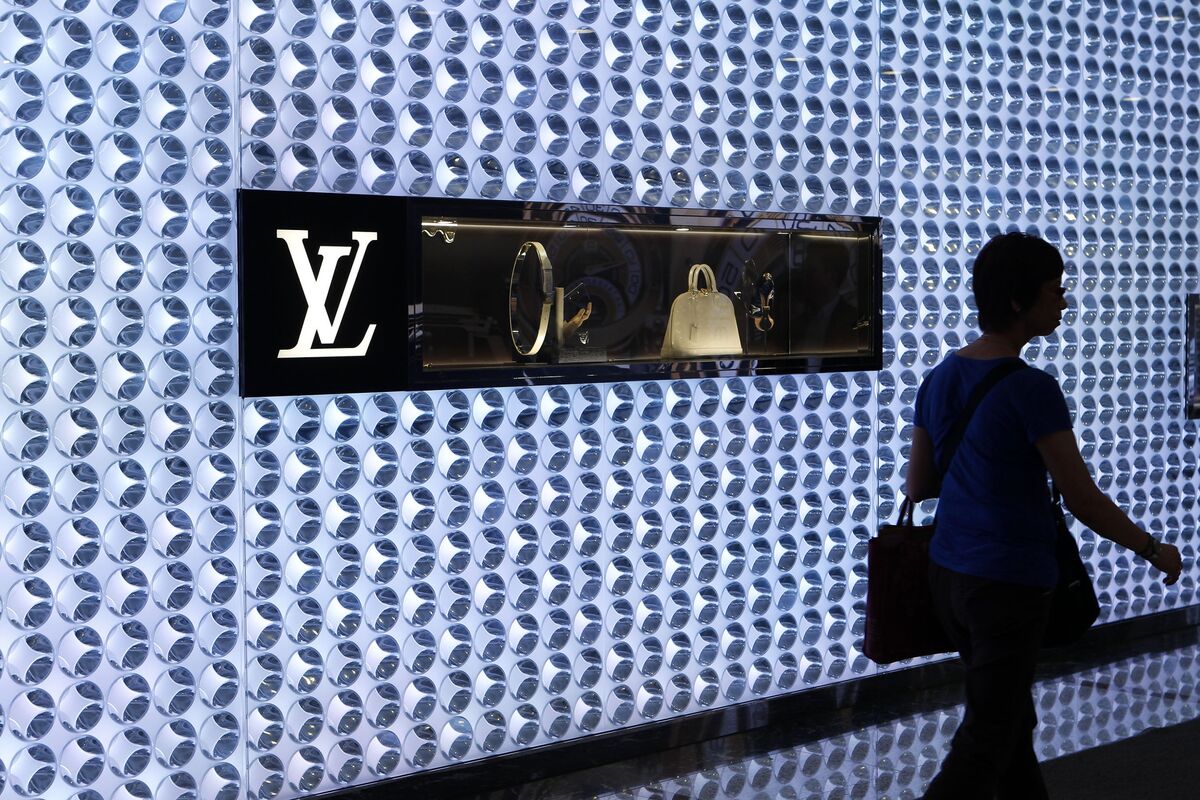 Louis Vuitton hiring Data Analyst / Engineer (1 Year Contract)
