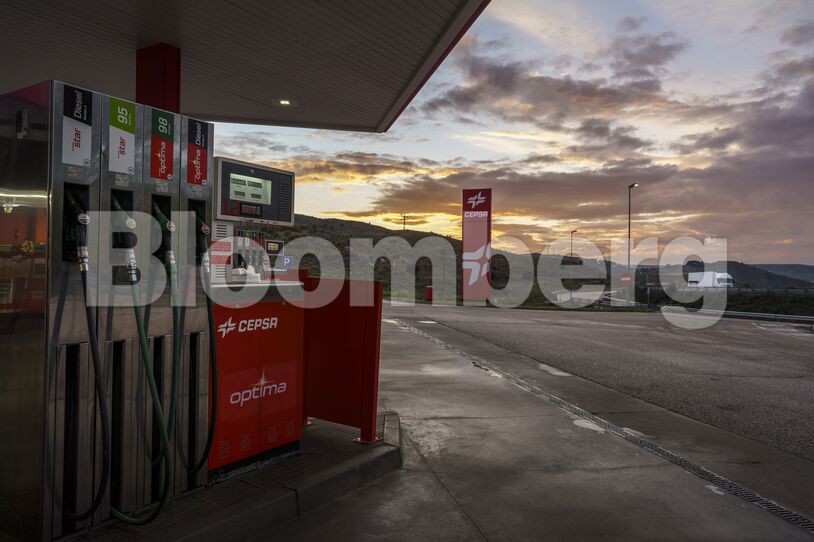 Gas Stations As Global Oil Deal Gains Traction