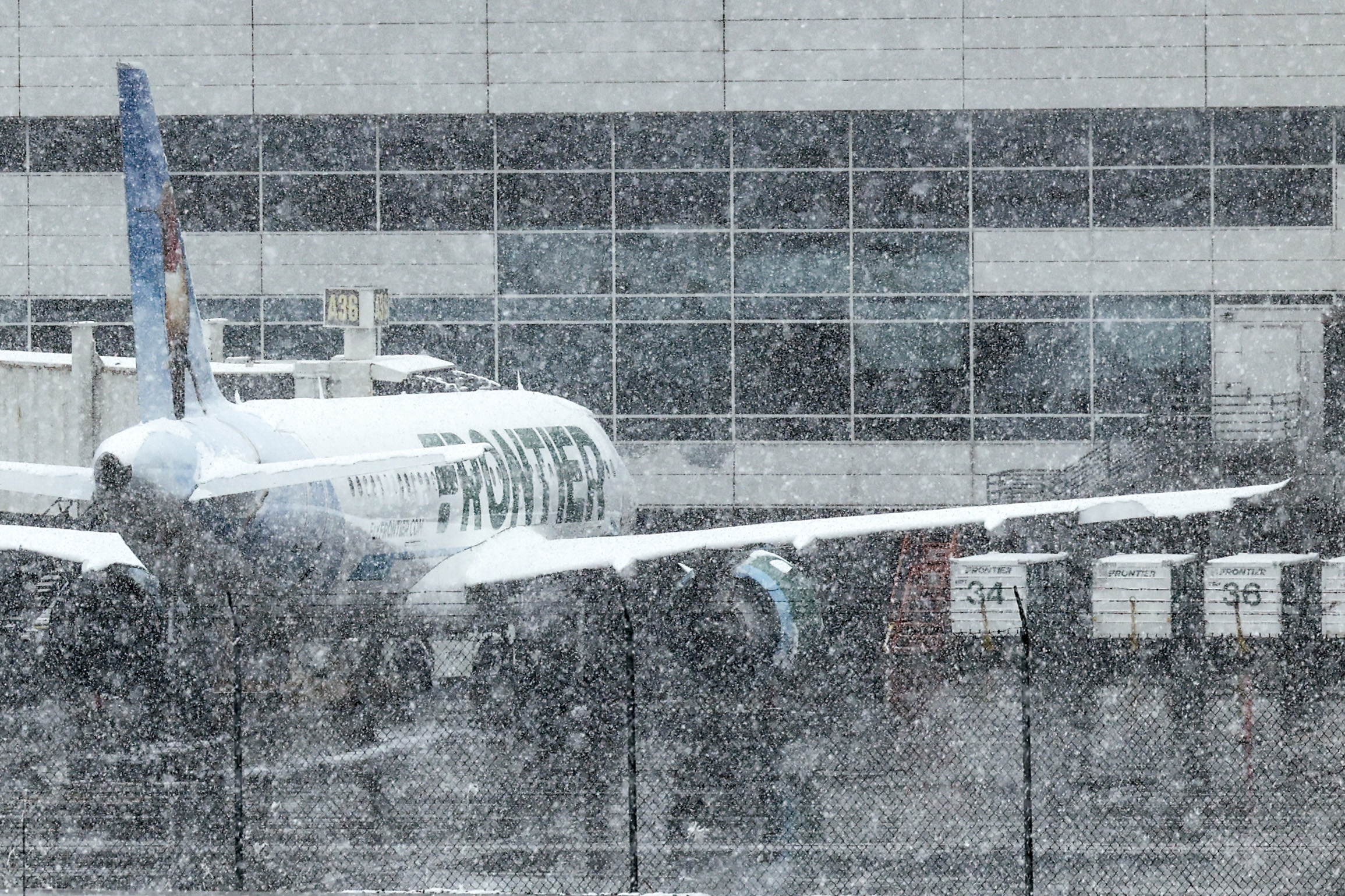 Denver Airport Reopens After Blizzard Shutdown Officials Bloomberg