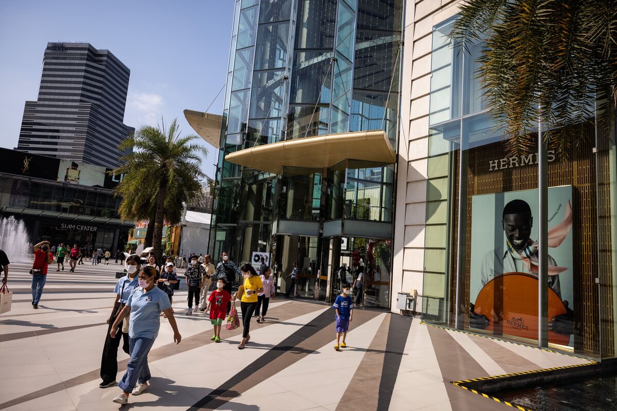 ブルームバーグのニュース記事「米利下げ観測、新興国資産を押し上げ-株4年ぶり高値・通貨も上昇」の画像