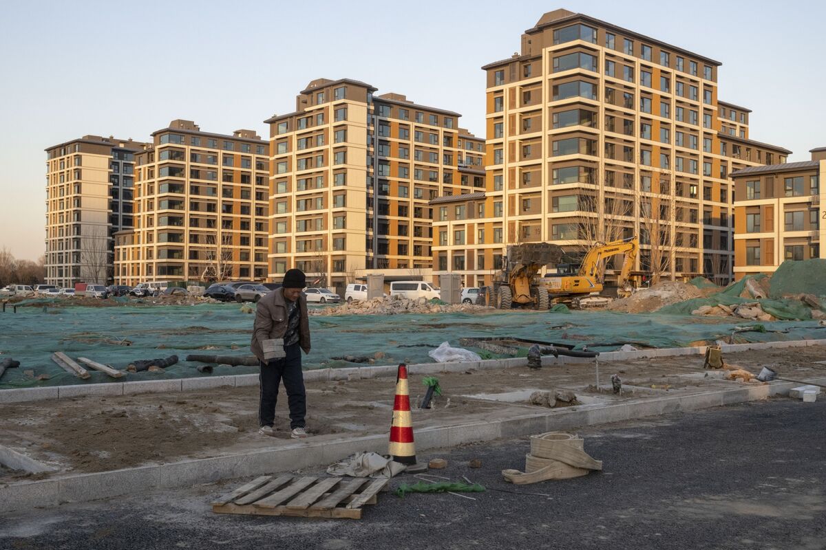 China Vanke, Country Garden Navigate Persistent Property Headwinds