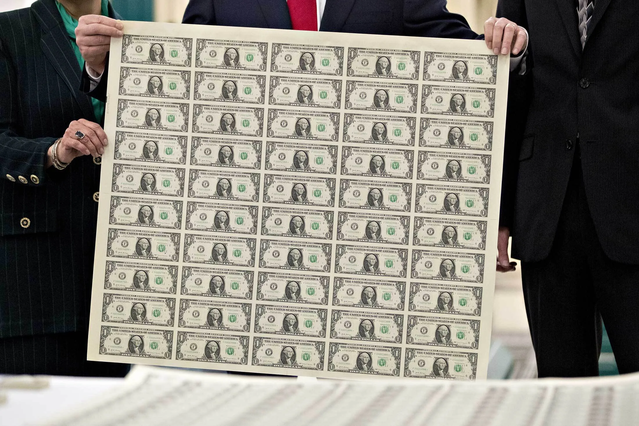 An&nbsp;uncut sheet of $1 notes bearing the signature of Donald&nbsp;Trump’s first Treasury secretary, Steven Mnuchin, in 2017.