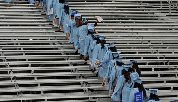 US-EDUCATION-COLUMBIA-COMMENCEMENT