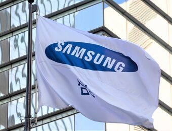 relates to Samsung Sees Phone Market Shrinking in 2023 Even After 2022 Woes