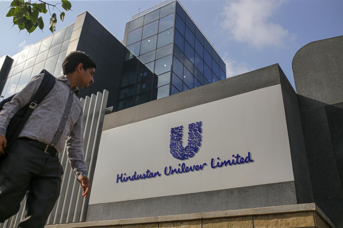 bloomberg.com - Menaka Doshi - Hindustan Unilever Shares Sink as Demand From Soaps to Food Disappoints