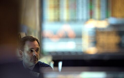 U.S. Stocks Fall as Energy, Financial Shares Tumble on Economy