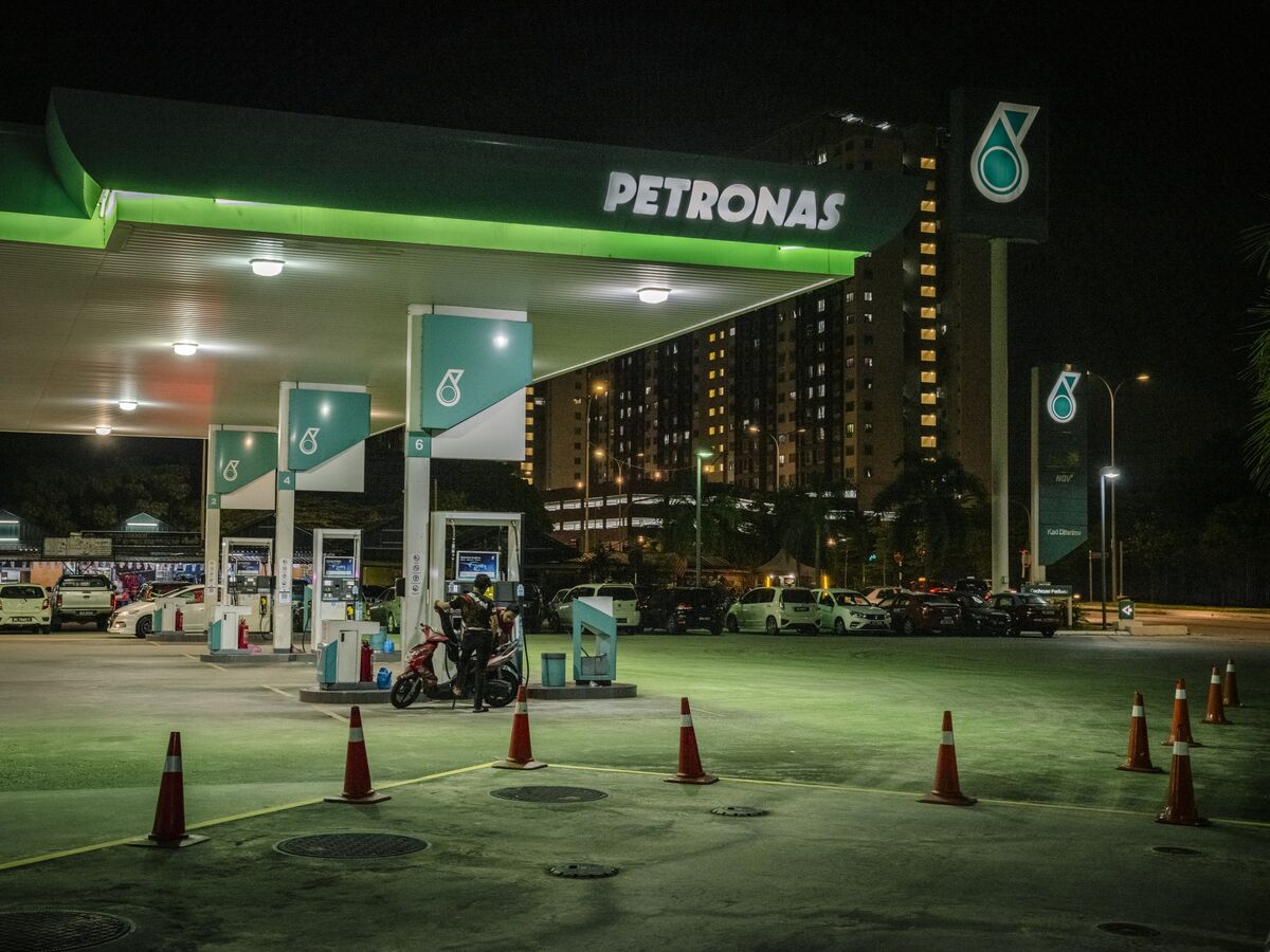 bloomberg.com - Ram Anand - Malaysia's Petronas Goes to Court Following Sarawak Gas Dispute